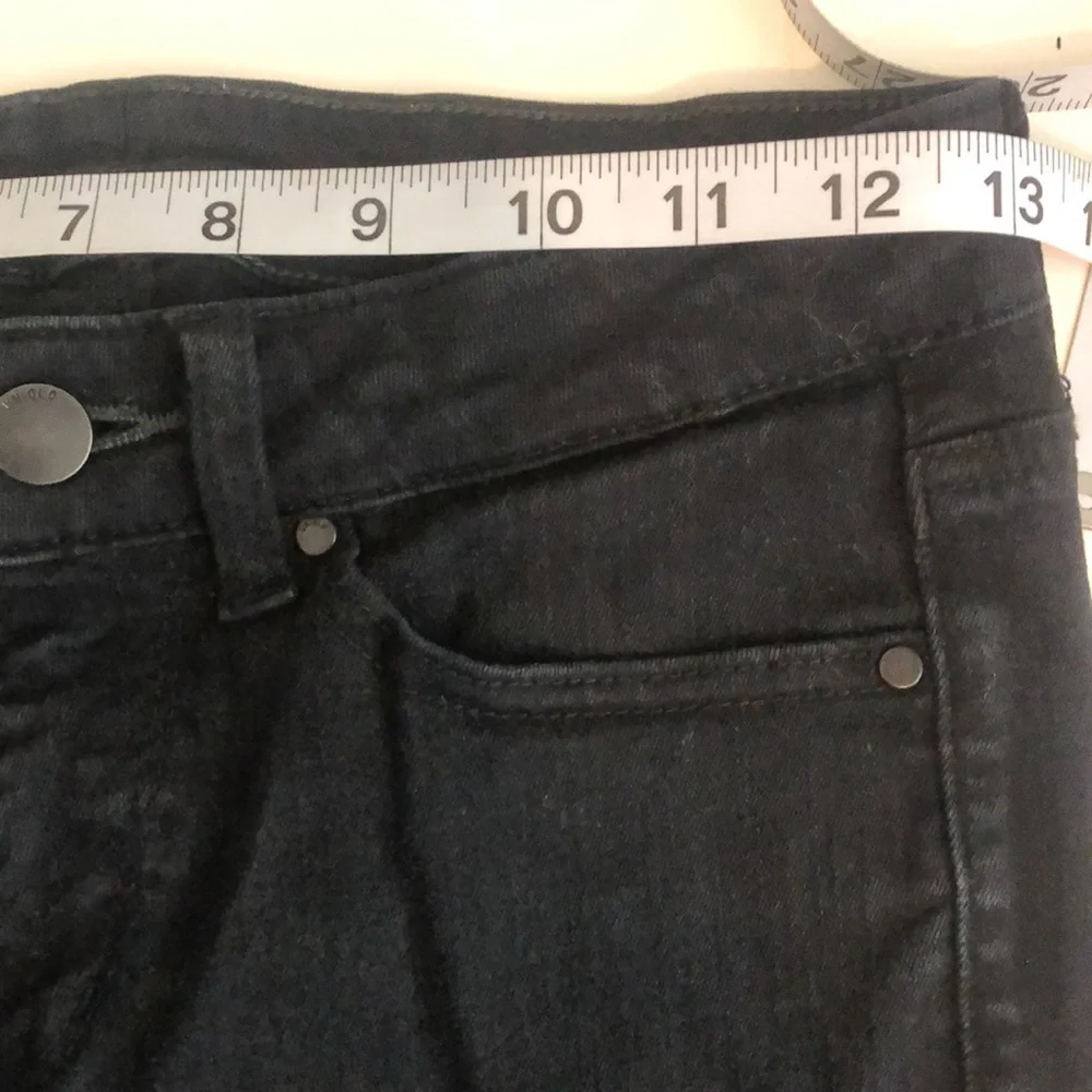 UNIQLO denim in black color